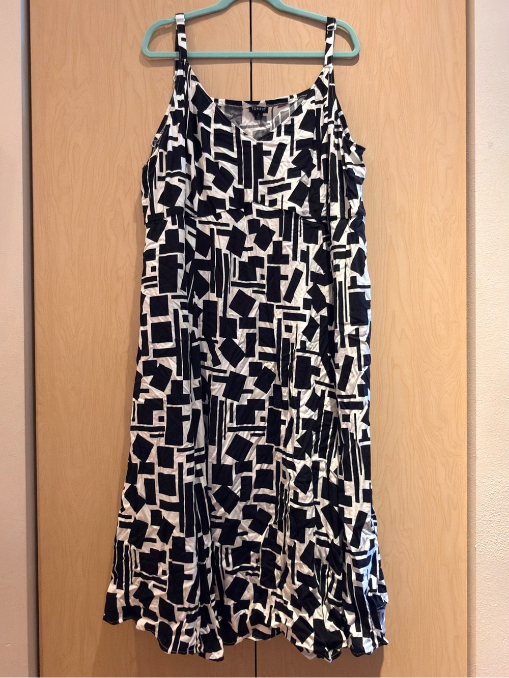 Torrid black and white geometric print maxi dress, sz 6